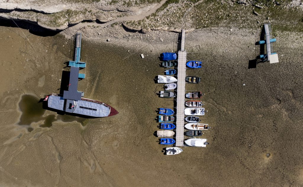 Touristenboote strandeten, Ackerland vertrocknete, als die Dürre Europas Flüsse zerstörte