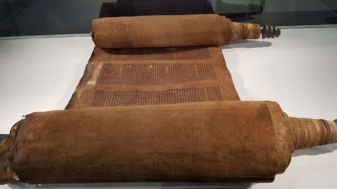 Oldest Torah Scroll Found - News For Kids, World News - Kinooze