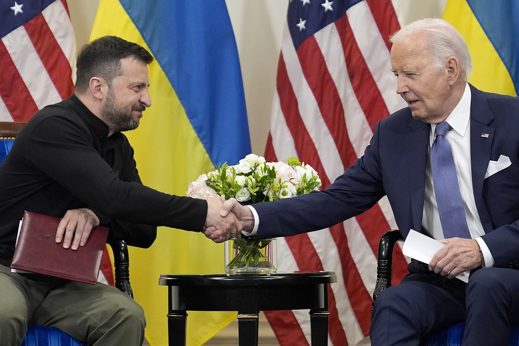 Biden Apologizes to Zelensky for Monthslong Congressional Holdup to Weapons